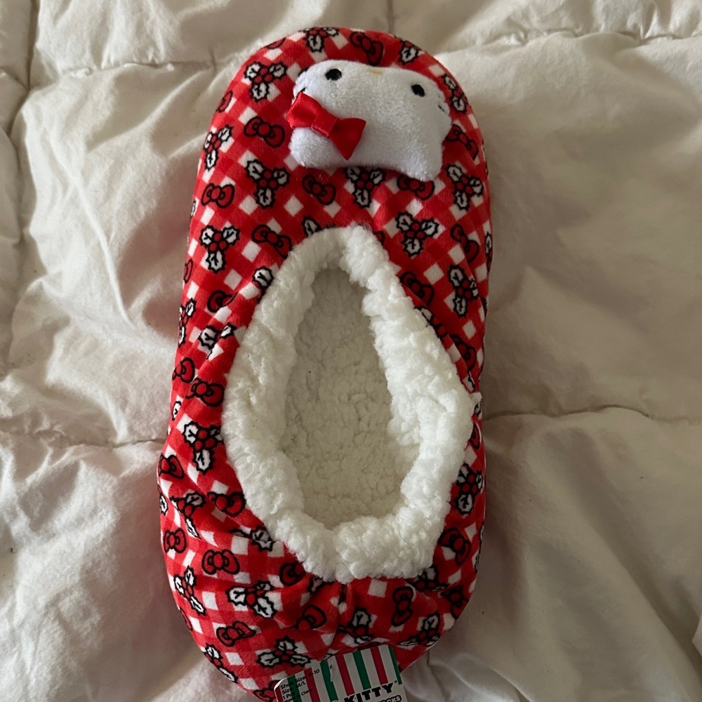 NWT Hello Kitty Christmas Slippers